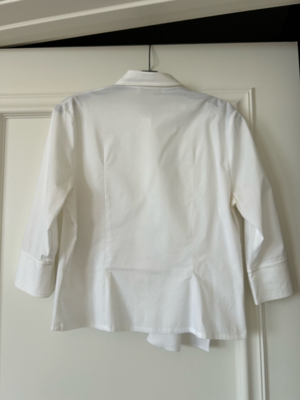 White Ruffle Cascade Button-Front Blouse with 🌺 - Picture 4 of 9
